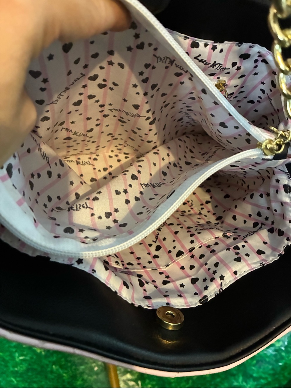 #180 Betsey Johnson Pink Quilted Bow Crossbody Bag Gold Chain - Picture 4 of 10